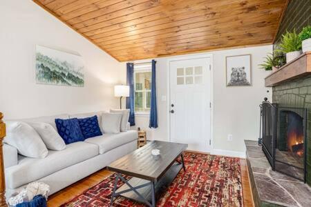 Harpers Ferry Cabin Hot Tub, Deck, Fire Pit, Wifi Ngoại thất bức ảnh