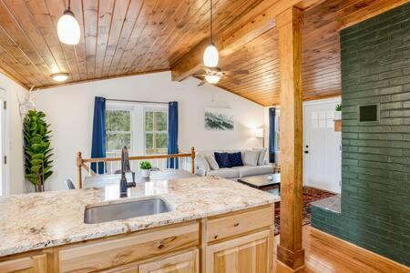 Harpers Ferry Cabin Hot Tub, Deck, Fire Pit, Wifi Ngoại thất bức ảnh